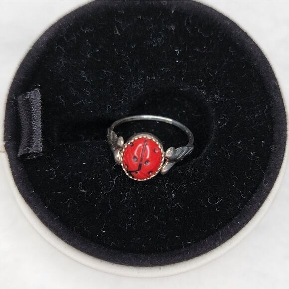 Child's silver ladybug ring - Picture 3 of 7